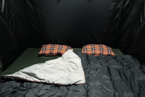 roof top tent with trail blanket