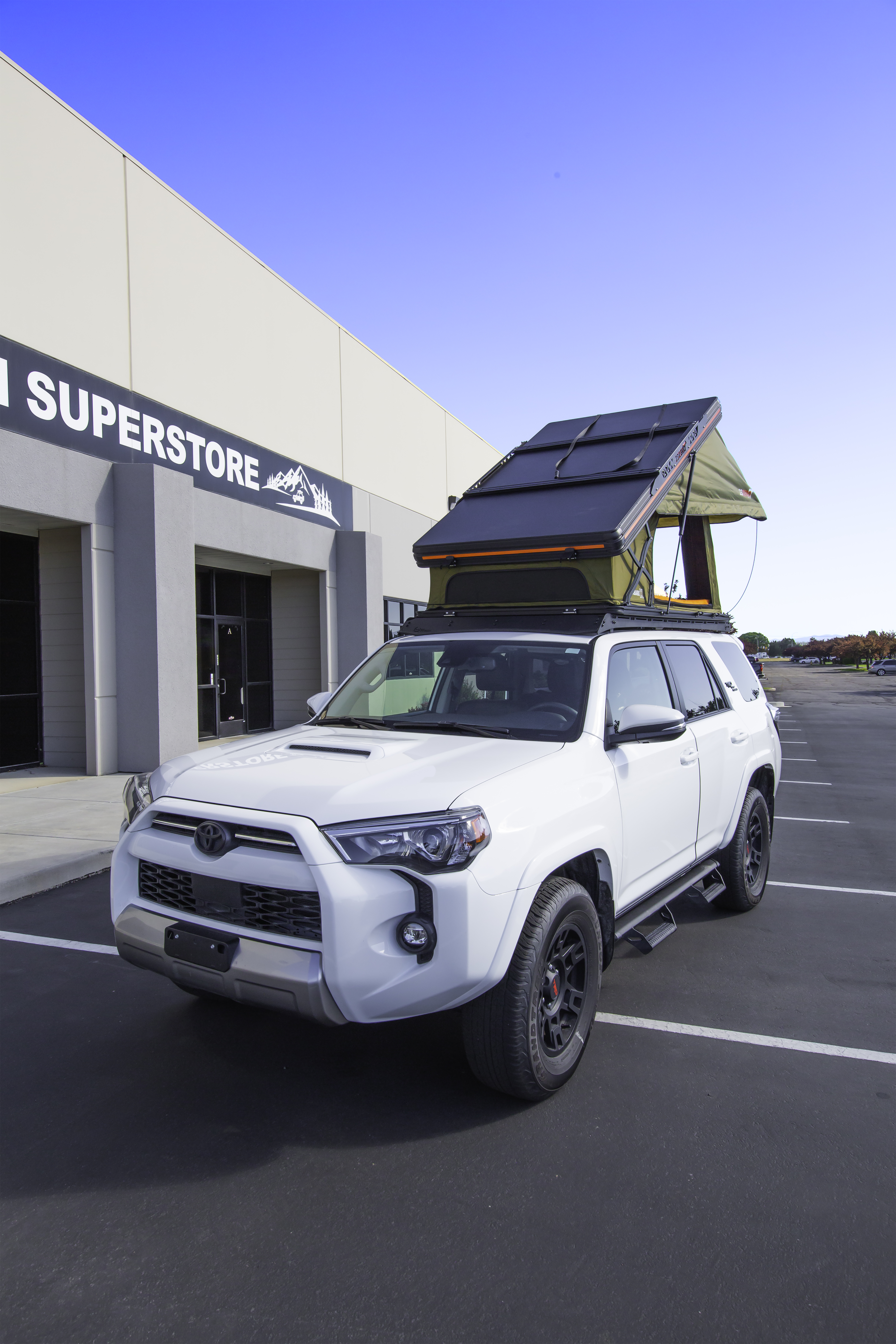 4Runner Rooftop Tent Guide - White 4Runner with Kabari Rooftop Tent